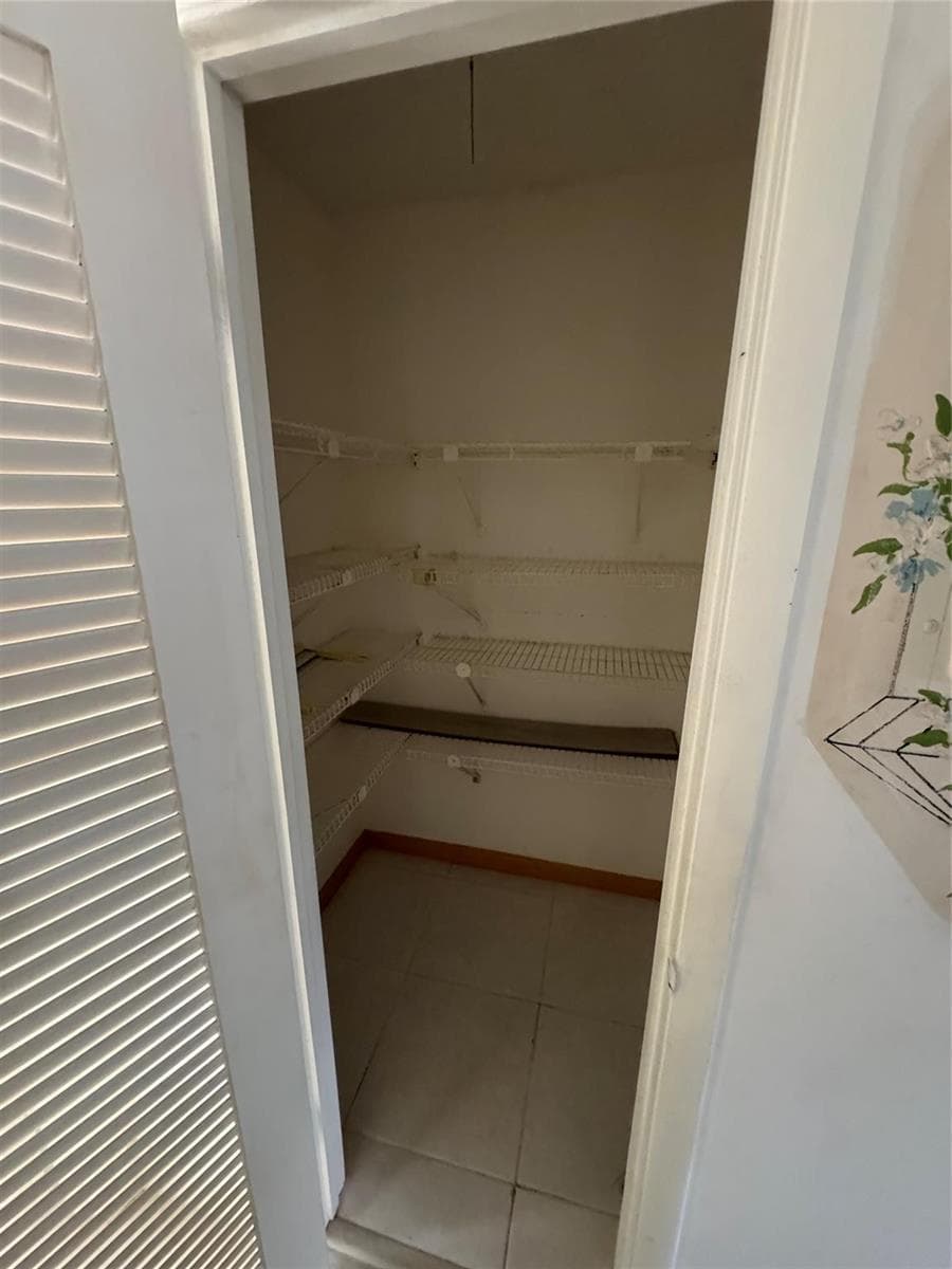295 Newport T 295 photo 17