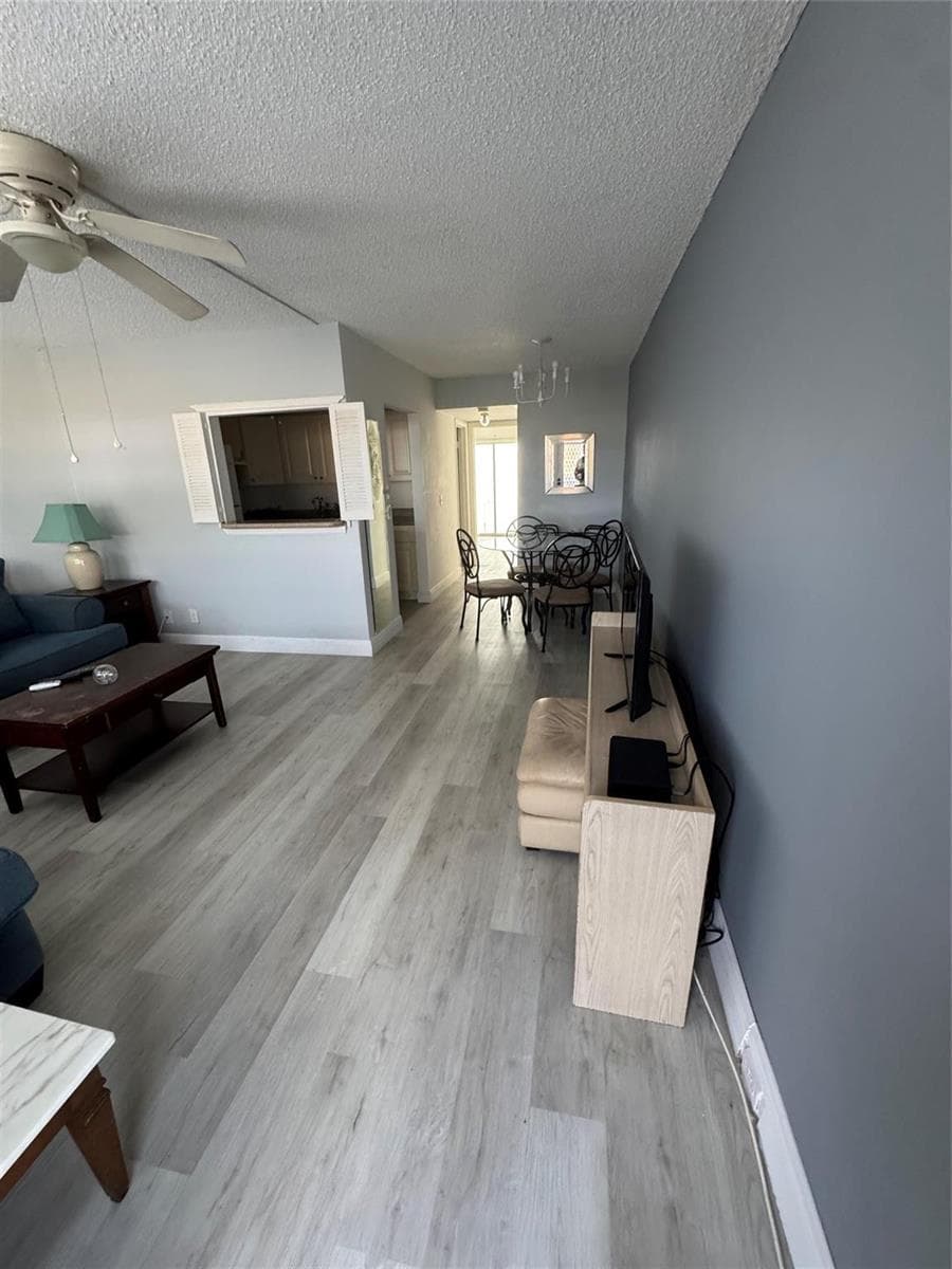 295 Newport T 295 photo 5