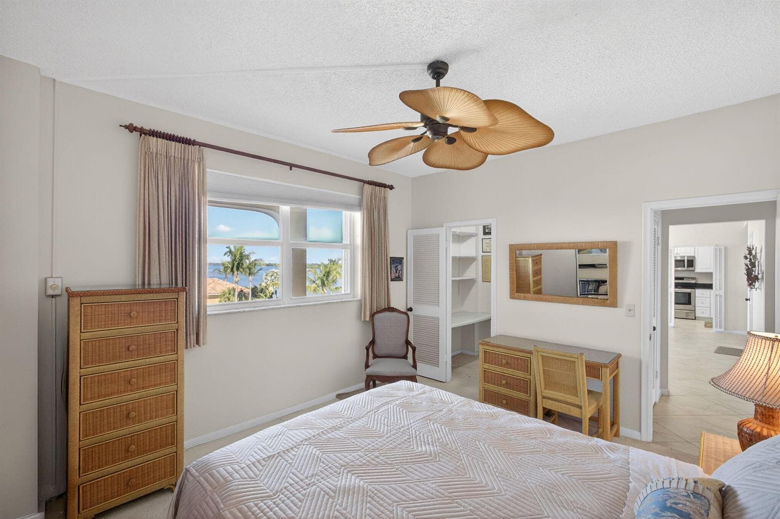 105 Paradise Harbour Boulevard 506 photo 23