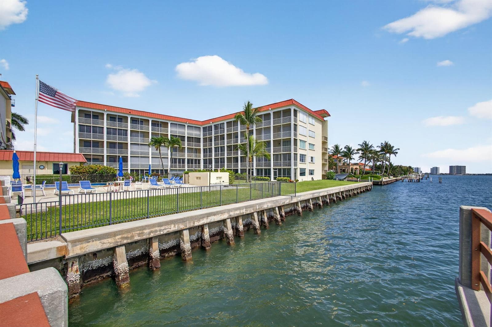 105 Paradise Harbour Boulevard 506 photo 2