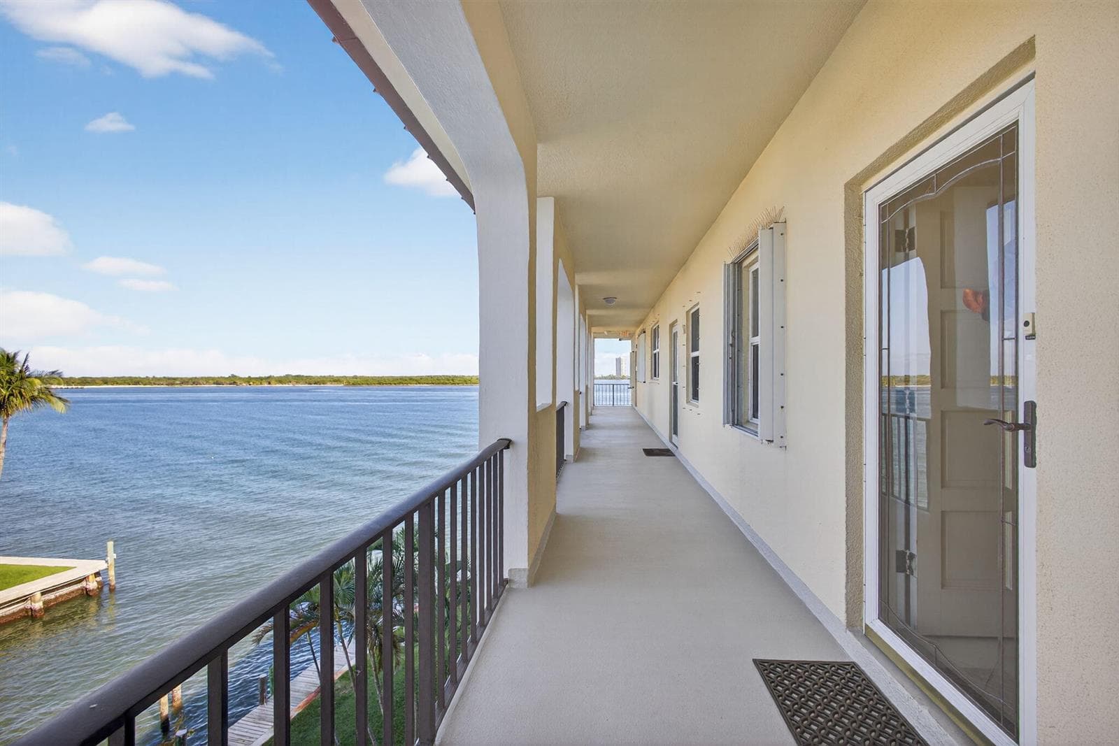 105 Paradise Harbour Boulevard 506 photo 3