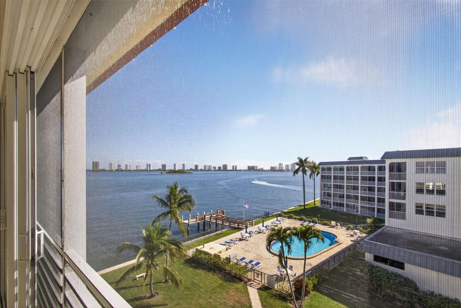 105 Paradise Harbour Boulevard 506 photo 9