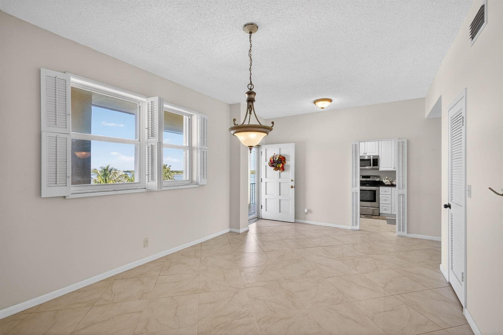 105 Paradise Harbour Boulevard 506 photo 11