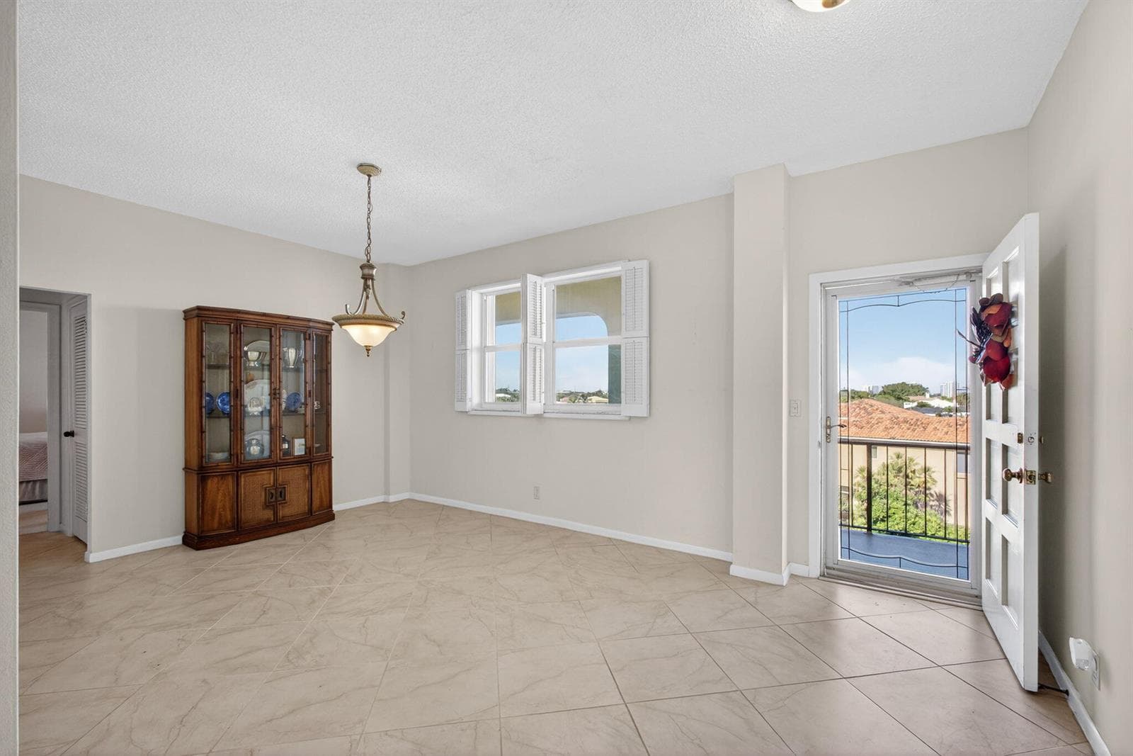105 Paradise Harbour Boulevard 506 photo 4