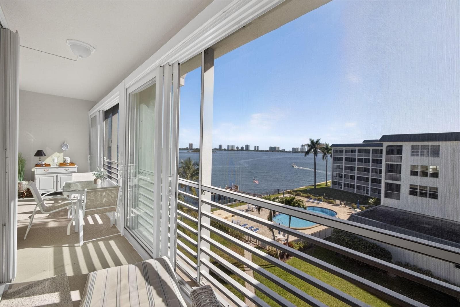 105 Paradise Harbour Boulevard 506 photo 25