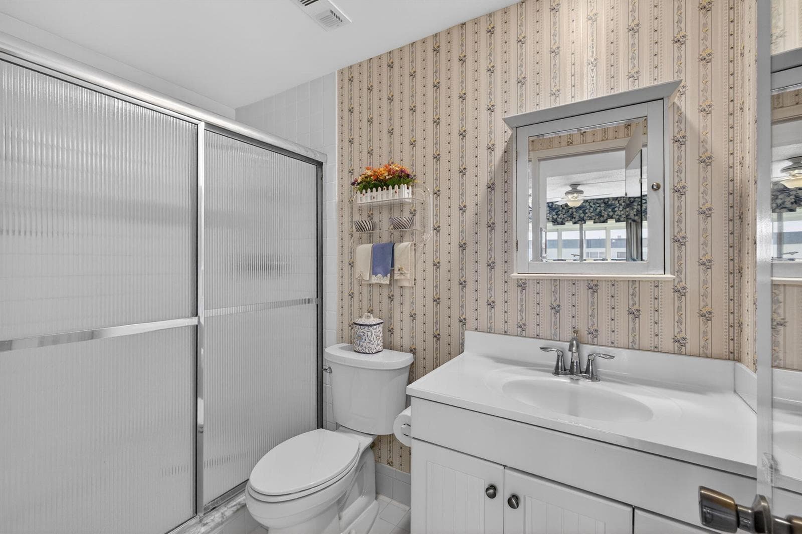 105 Paradise Harbour Boulevard 506 photo 21