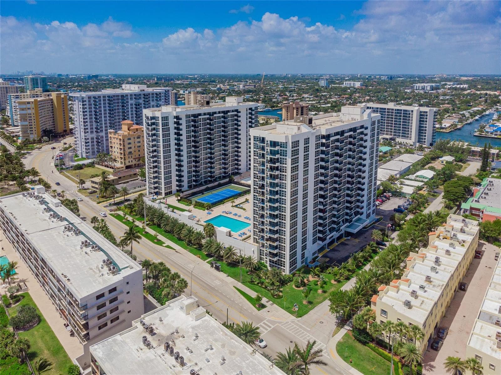 525 N Ocean Boulevard 1422 photo 2