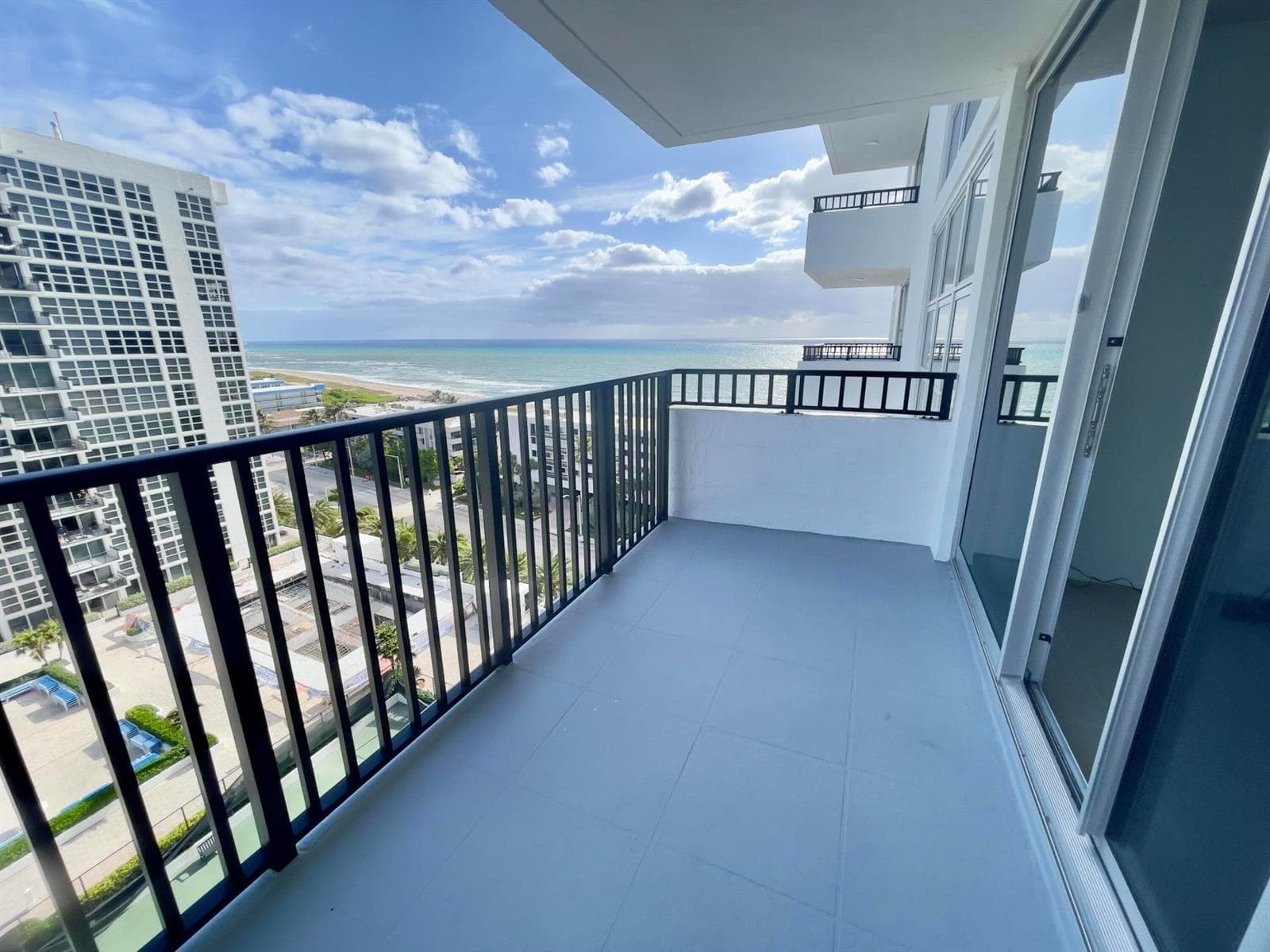 525 N Ocean Boulevard 1422 photo 3