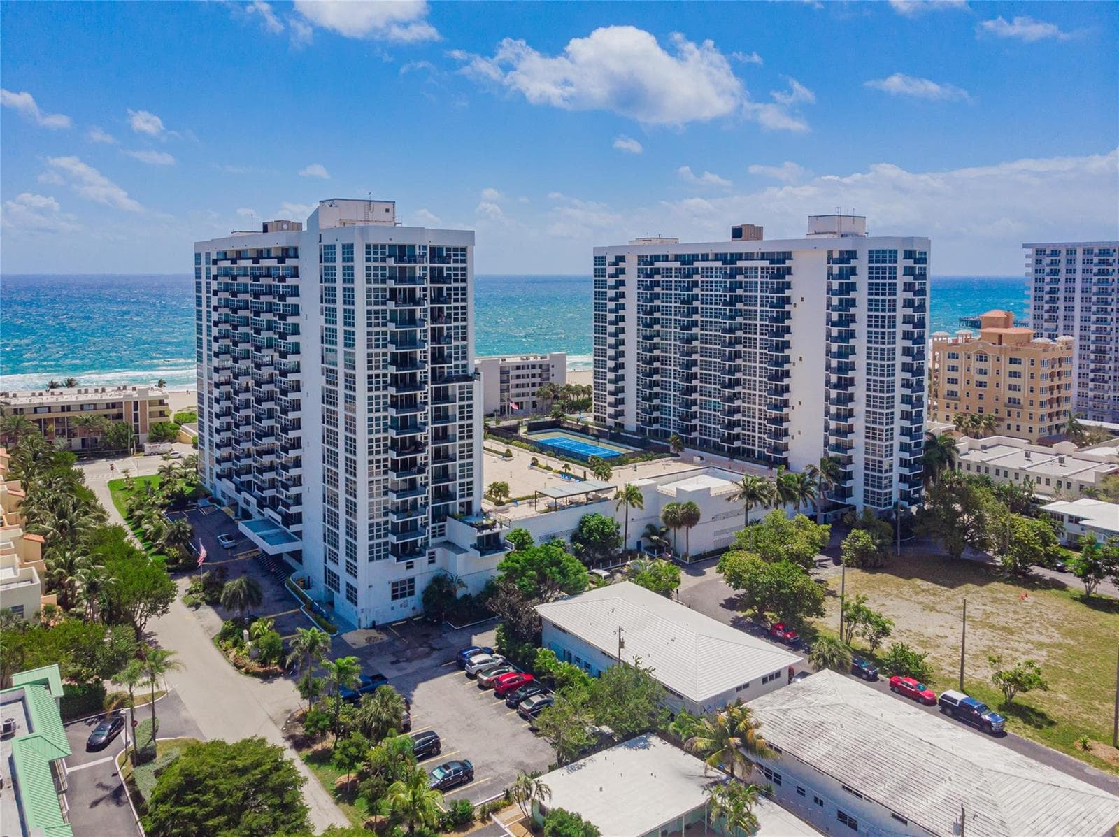 525 N Ocean Boulevard 1422 photo 1