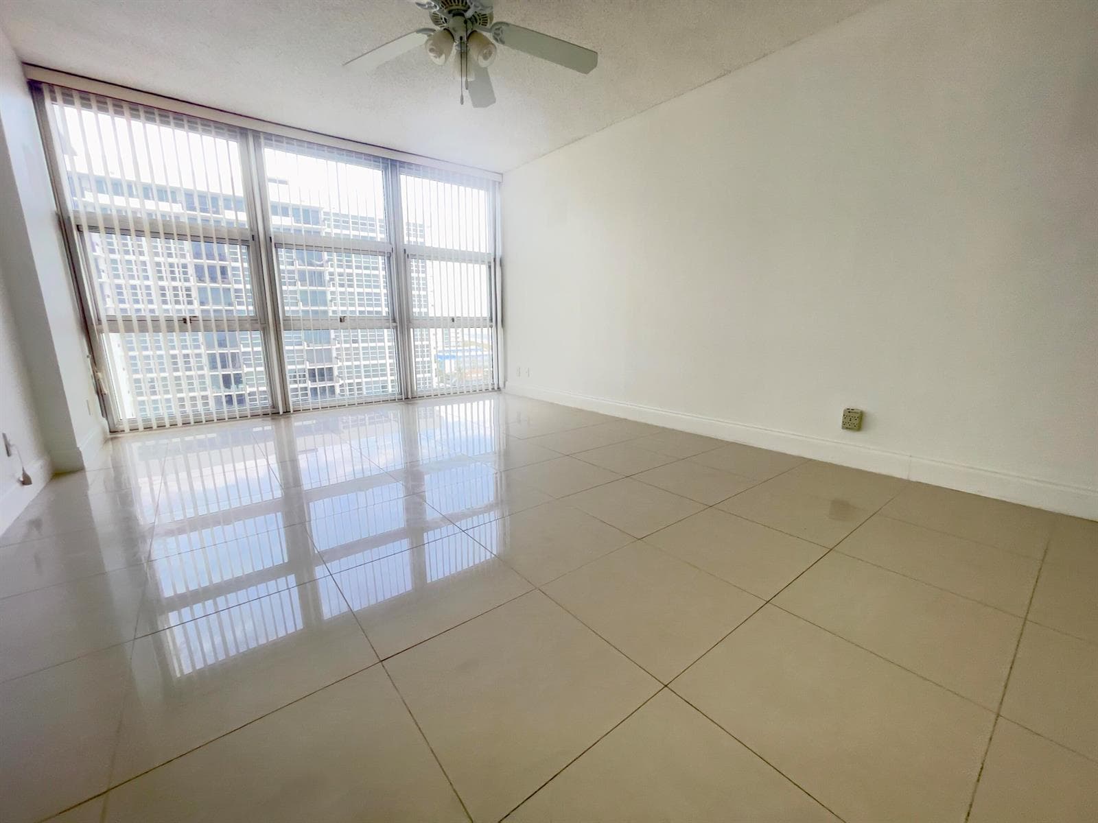 525 N Ocean Boulevard 1422 photo 9
