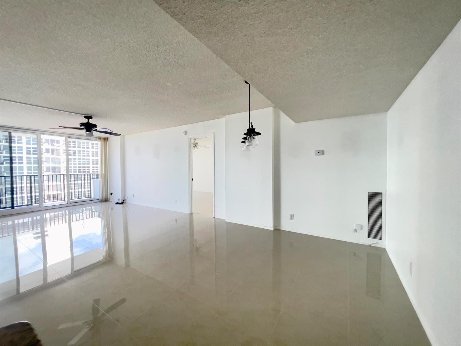 525 N Ocean Boulevard 1422 photo 4