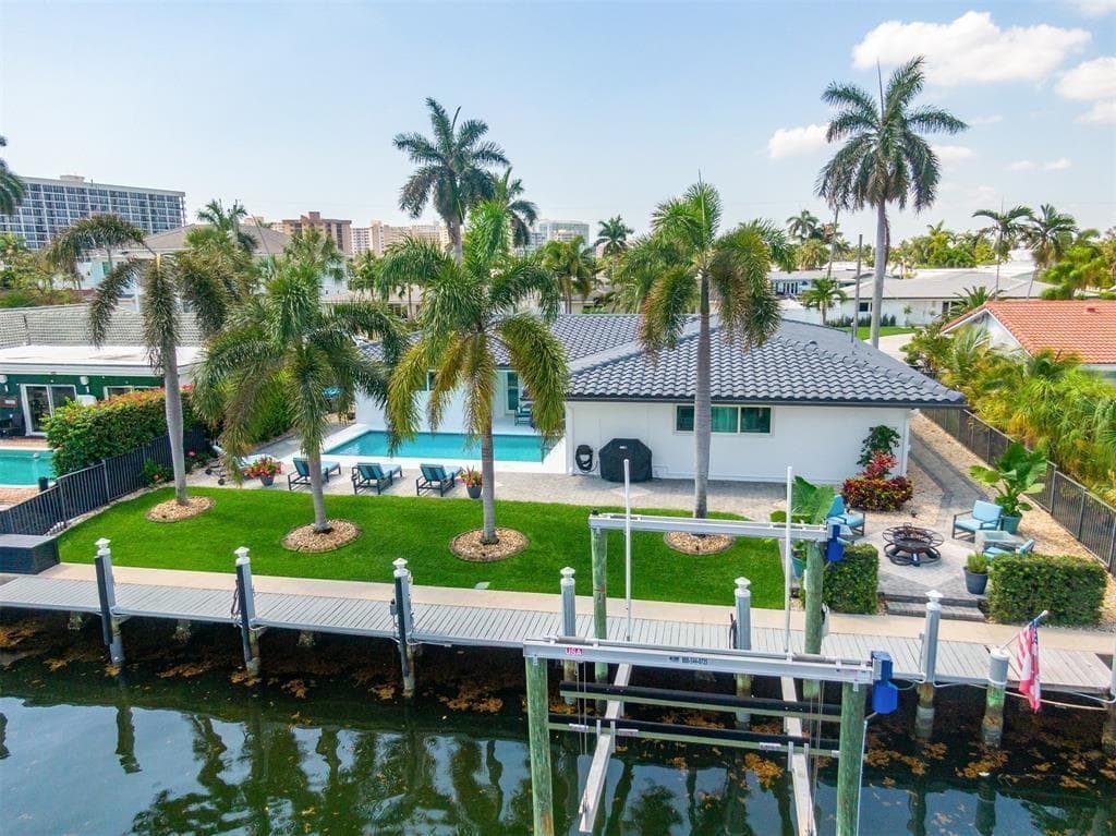 2791 NE 9th Court photo 3