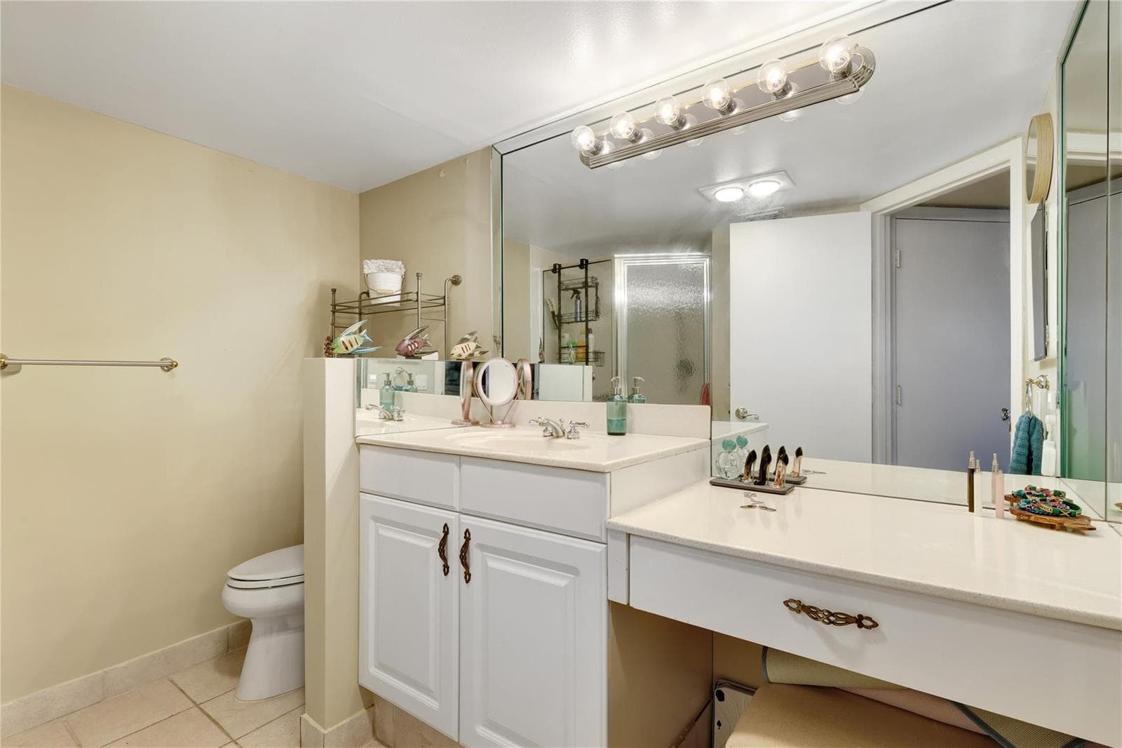 3050 NE 47th Court 205 photo 16