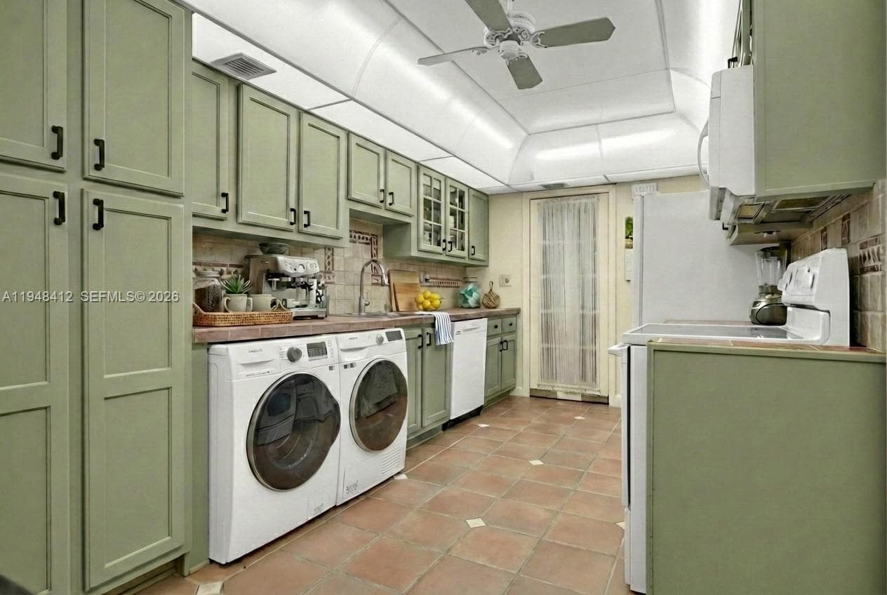 1121 Crandon Blvd E803 photo 4