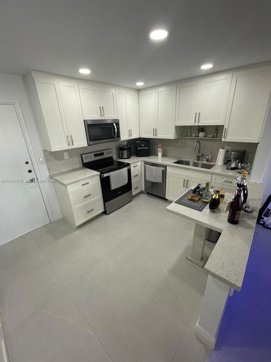 1401 Ocean Dr 302 photo 2
