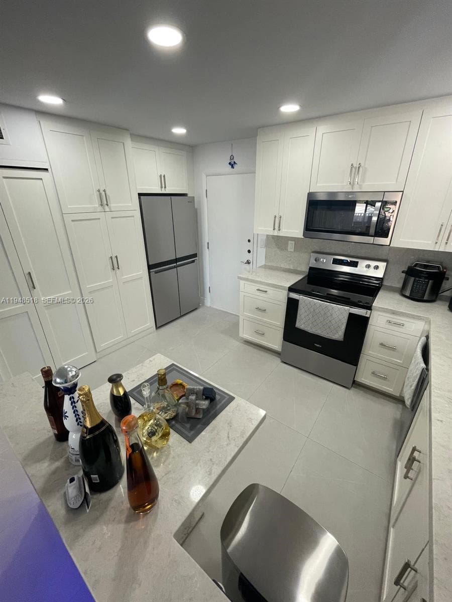 1401 Ocean Dr 302 photo 3