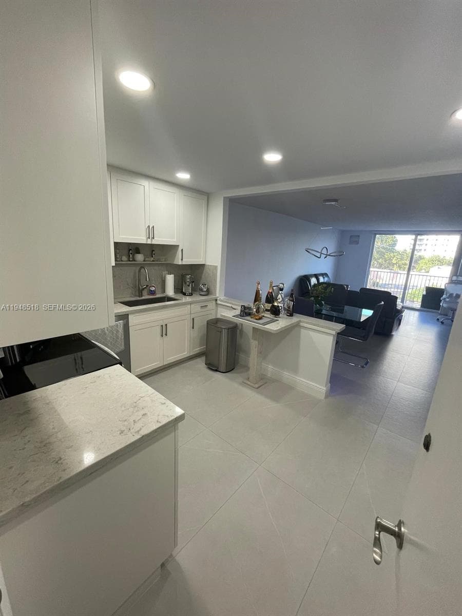 1401 Ocean Dr 302 photo 1