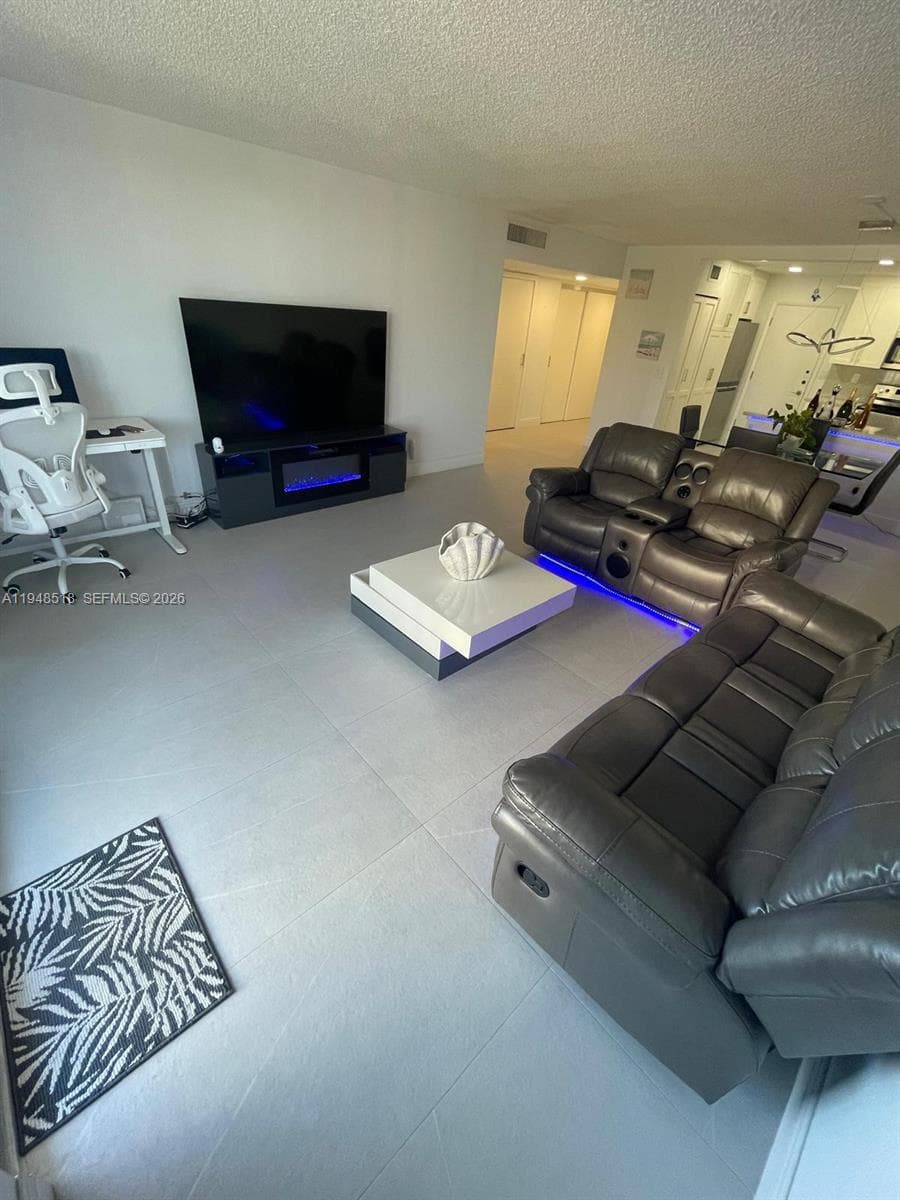 1401 Ocean Dr 302 photo 4