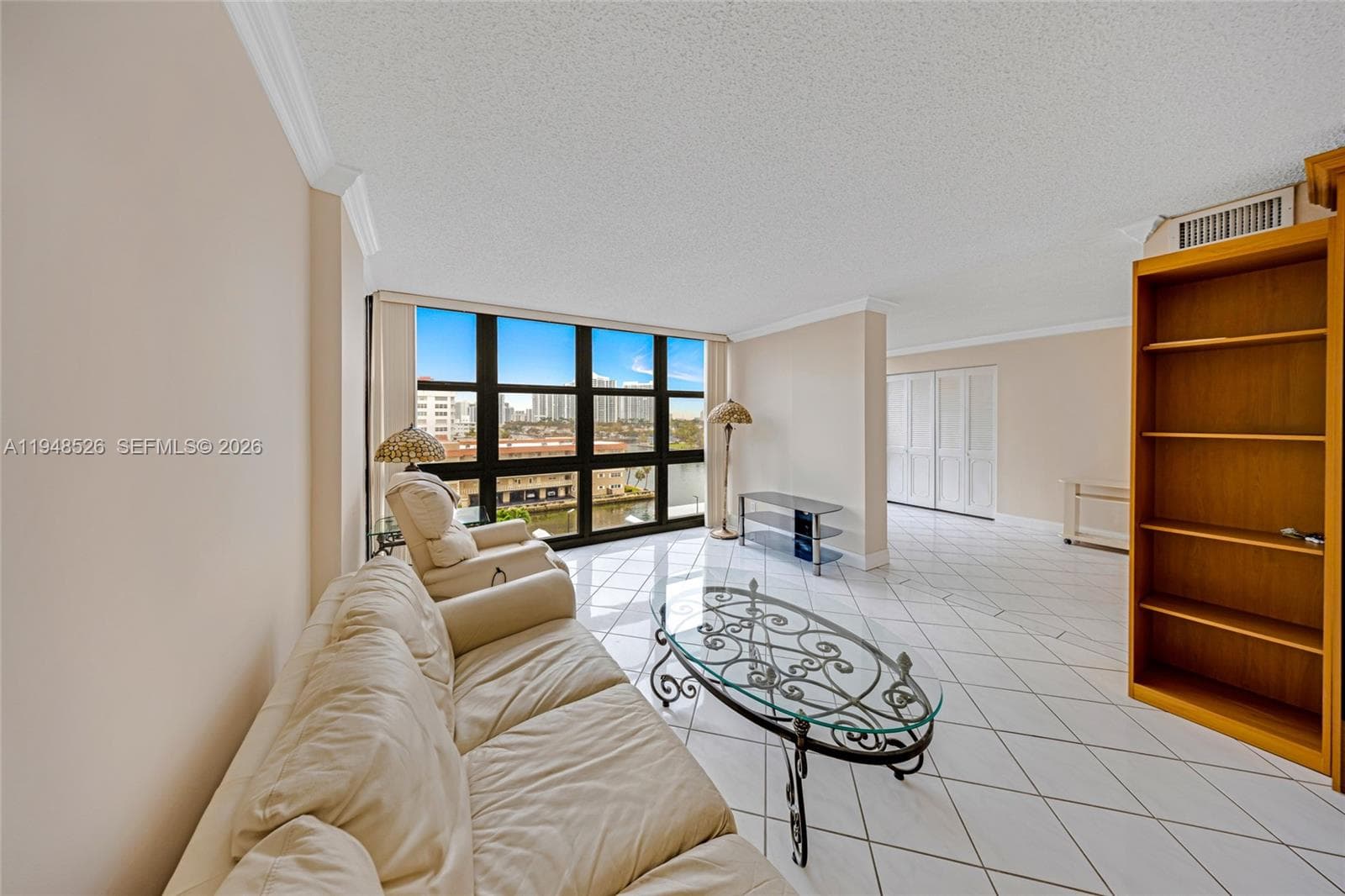 2017 Ocean Dr 706 photo 4