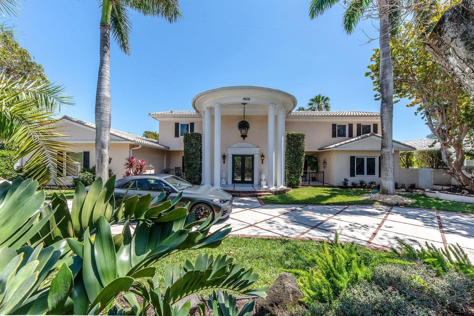 1600 S Ocean Drive photo 2