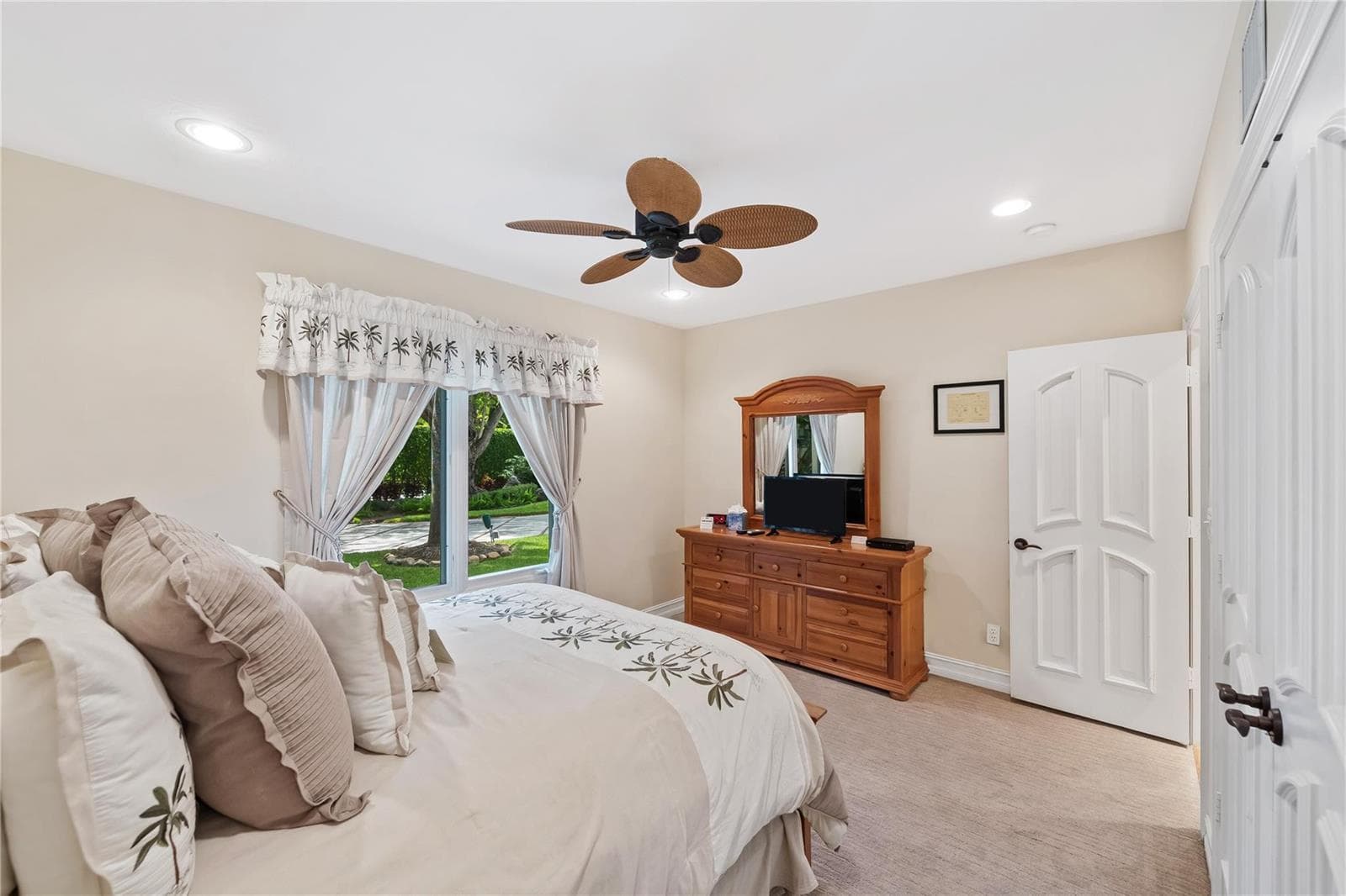 1600 S Ocean Drive photo 25