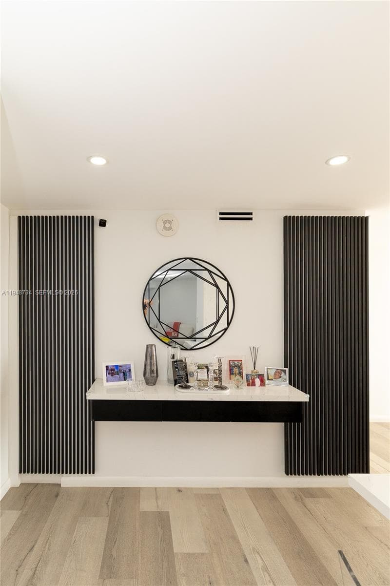 3180 Ocean Dr 619 photo 6