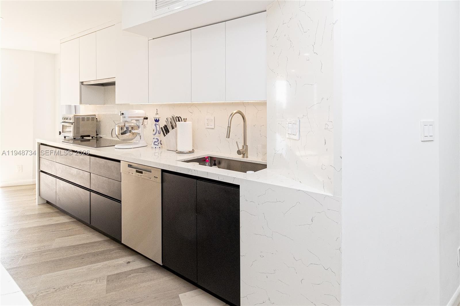 3180 Ocean Dr 619 photo 3