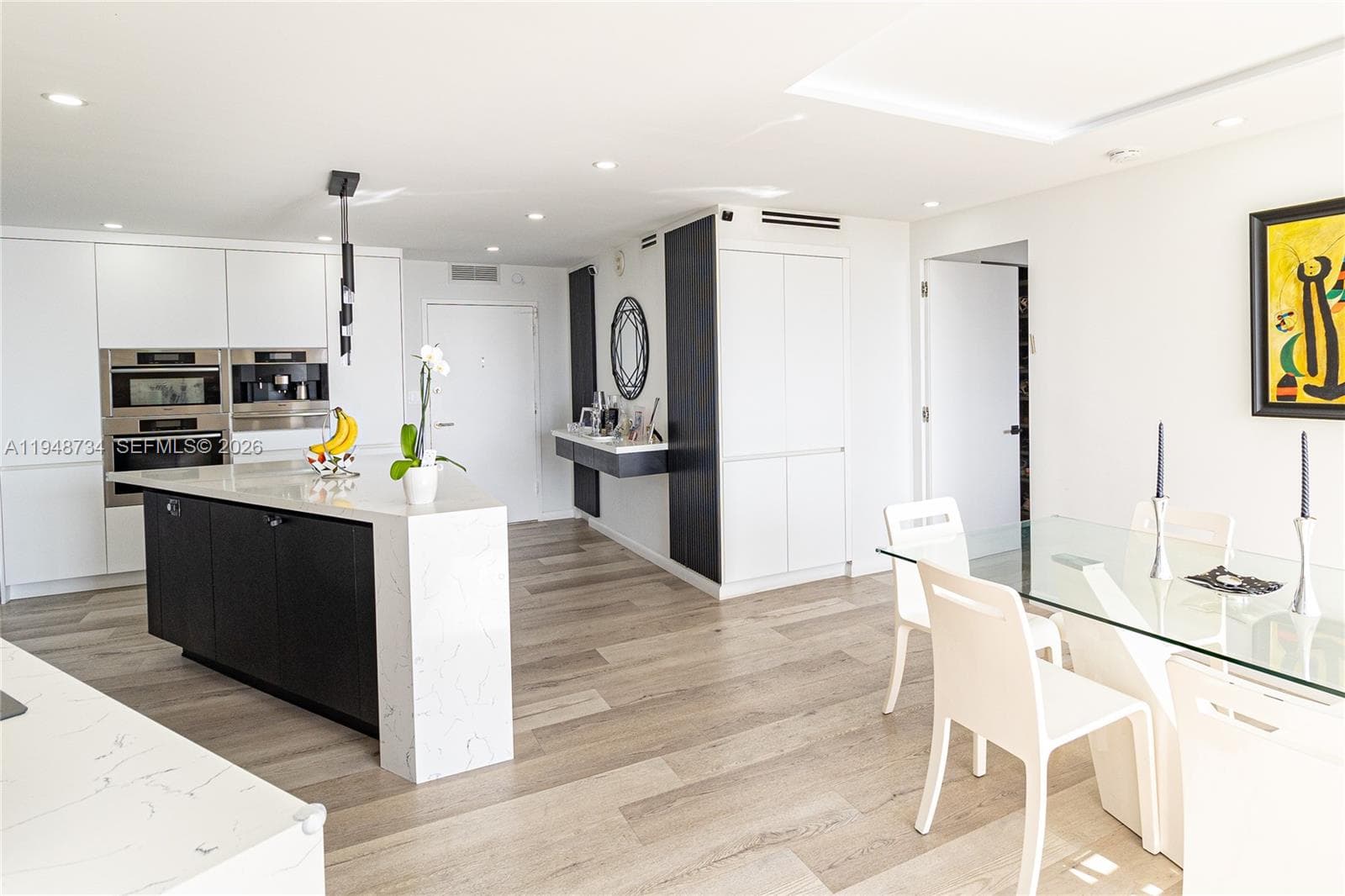 3180 Ocean Dr 619 photo 1