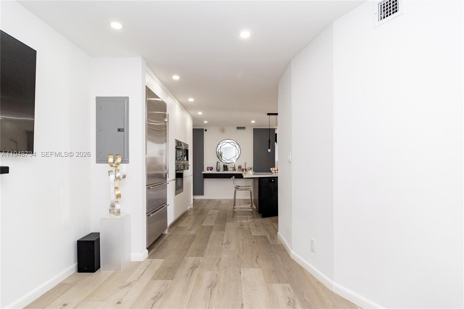 3180 Ocean Dr 619 photo 9