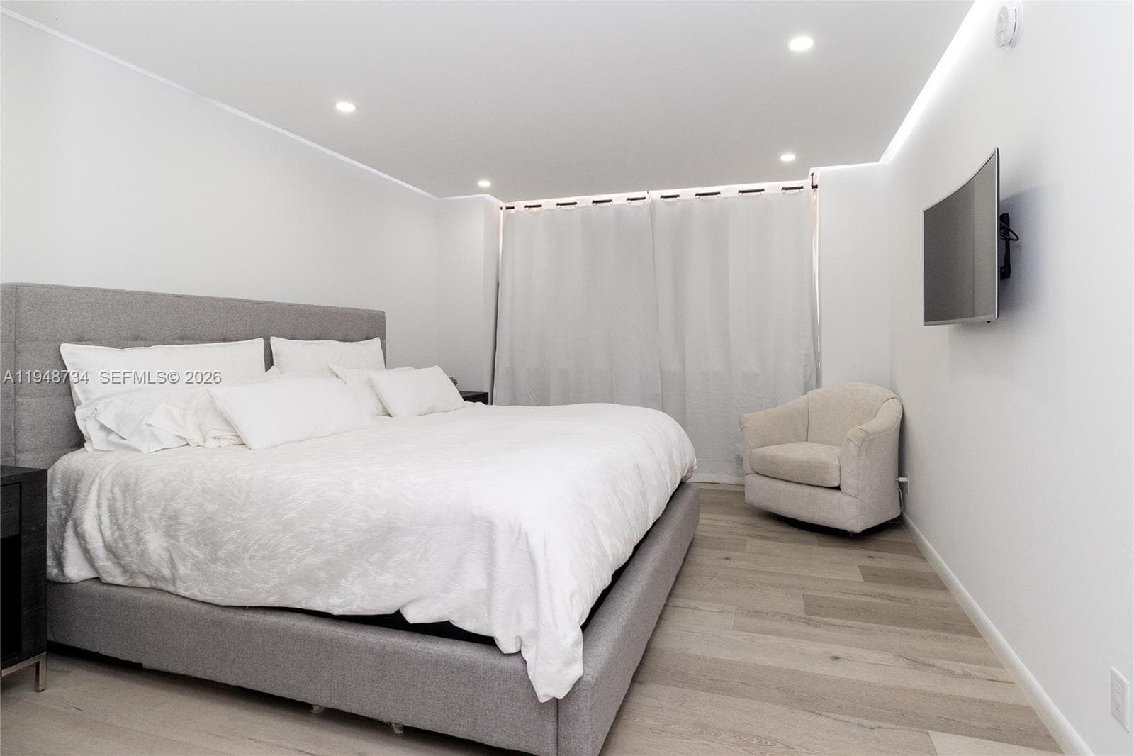 3180 Ocean Dr 619 photo 10