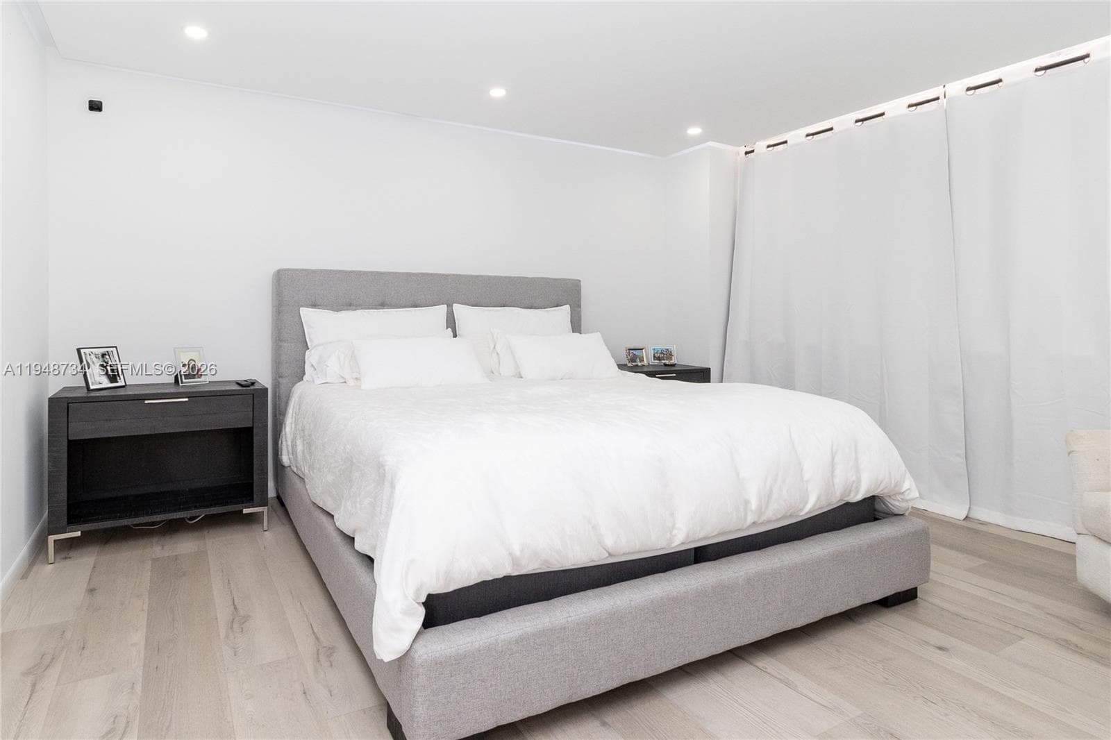 3180 Ocean Dr 619 photo 11