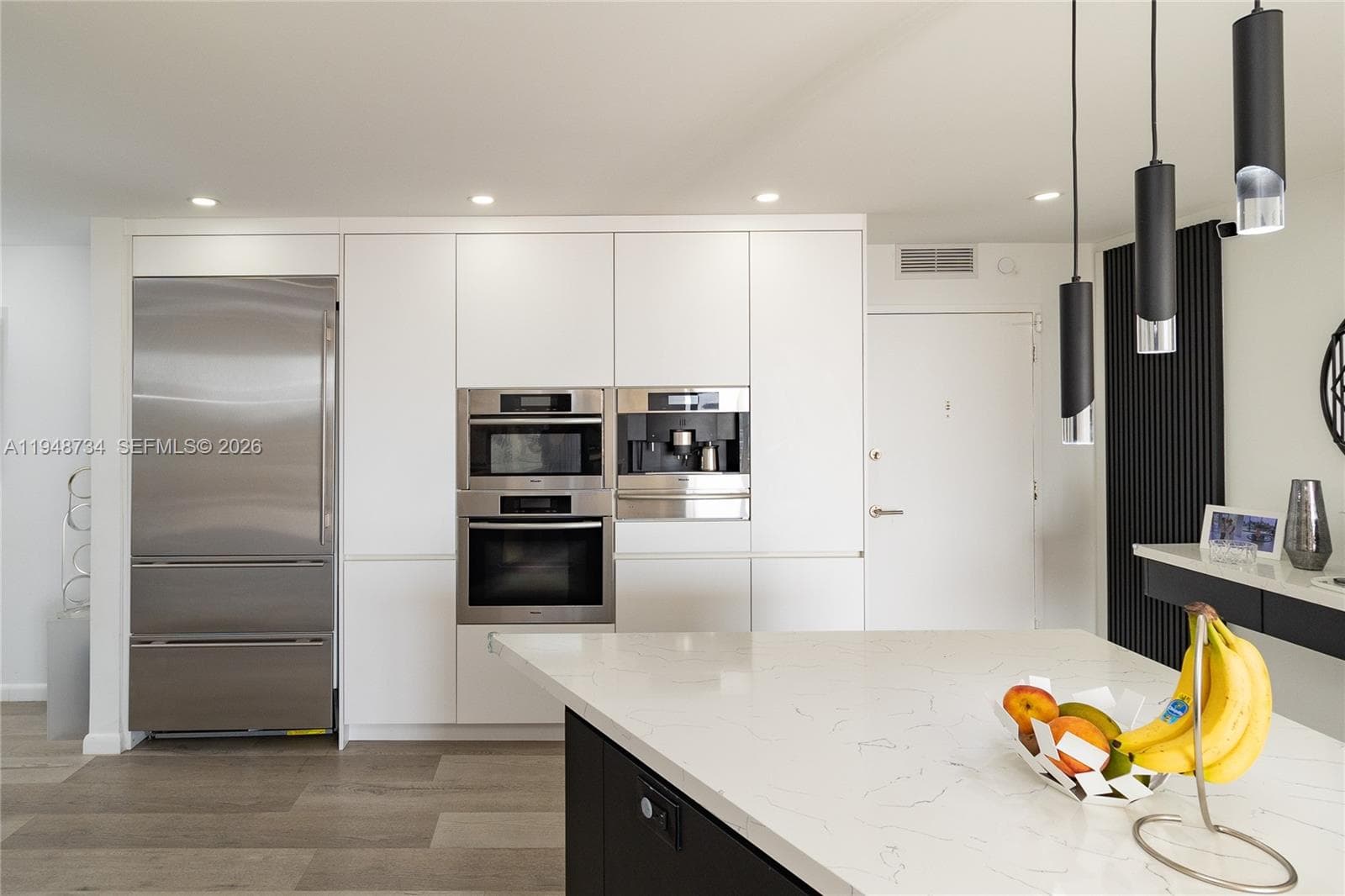 3180 Ocean Dr 619 photo 4