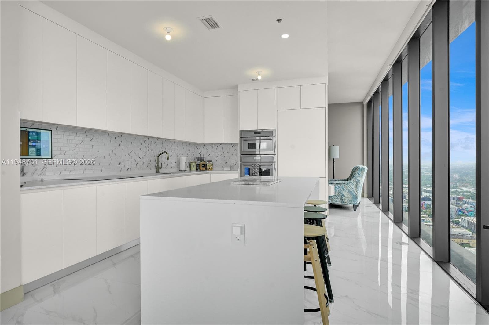 700 NE 24 PH5801 photo 11