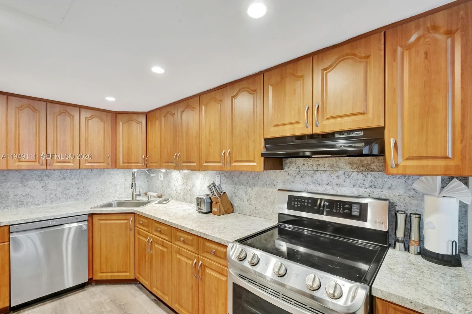 5401 Collins Ave 340 photo 5