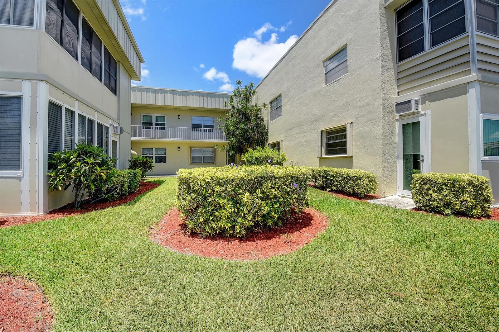 318 Monaco G Boulevard G photo 4