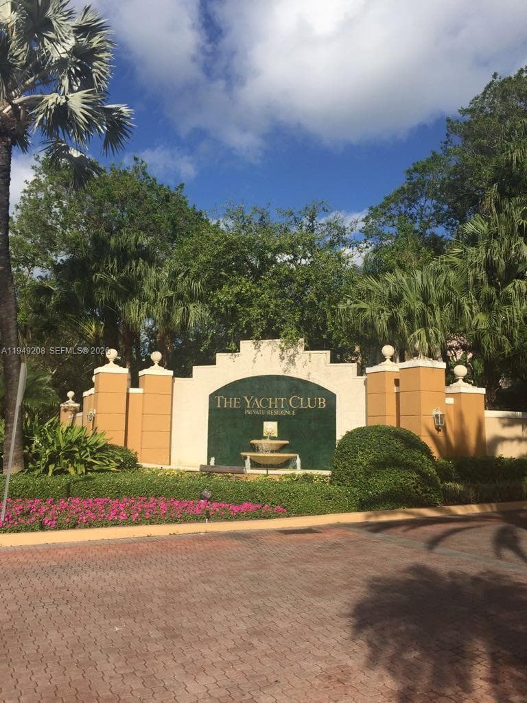19901 E Country Club Dr 2202 photo 15