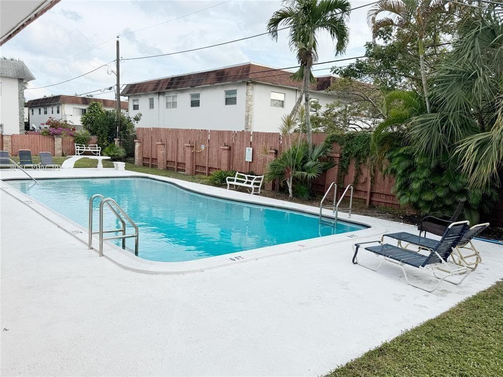 230 SW 1st Street G-8 photo 2