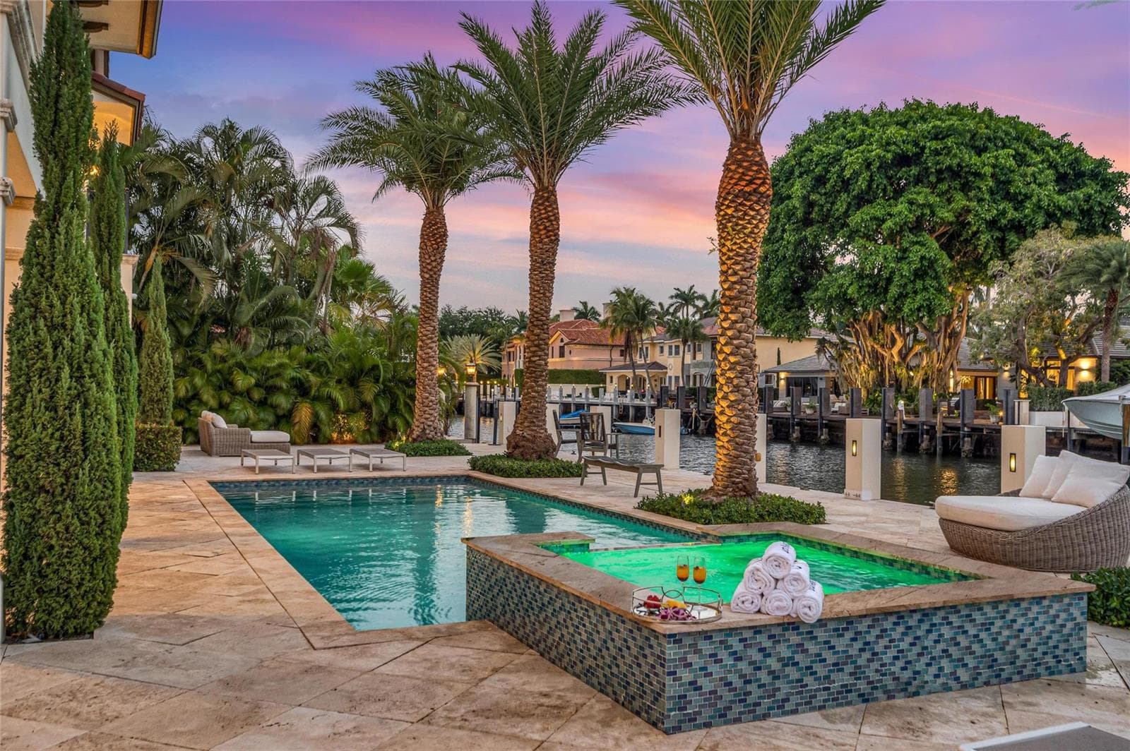 156 Fiesta Way photo 2