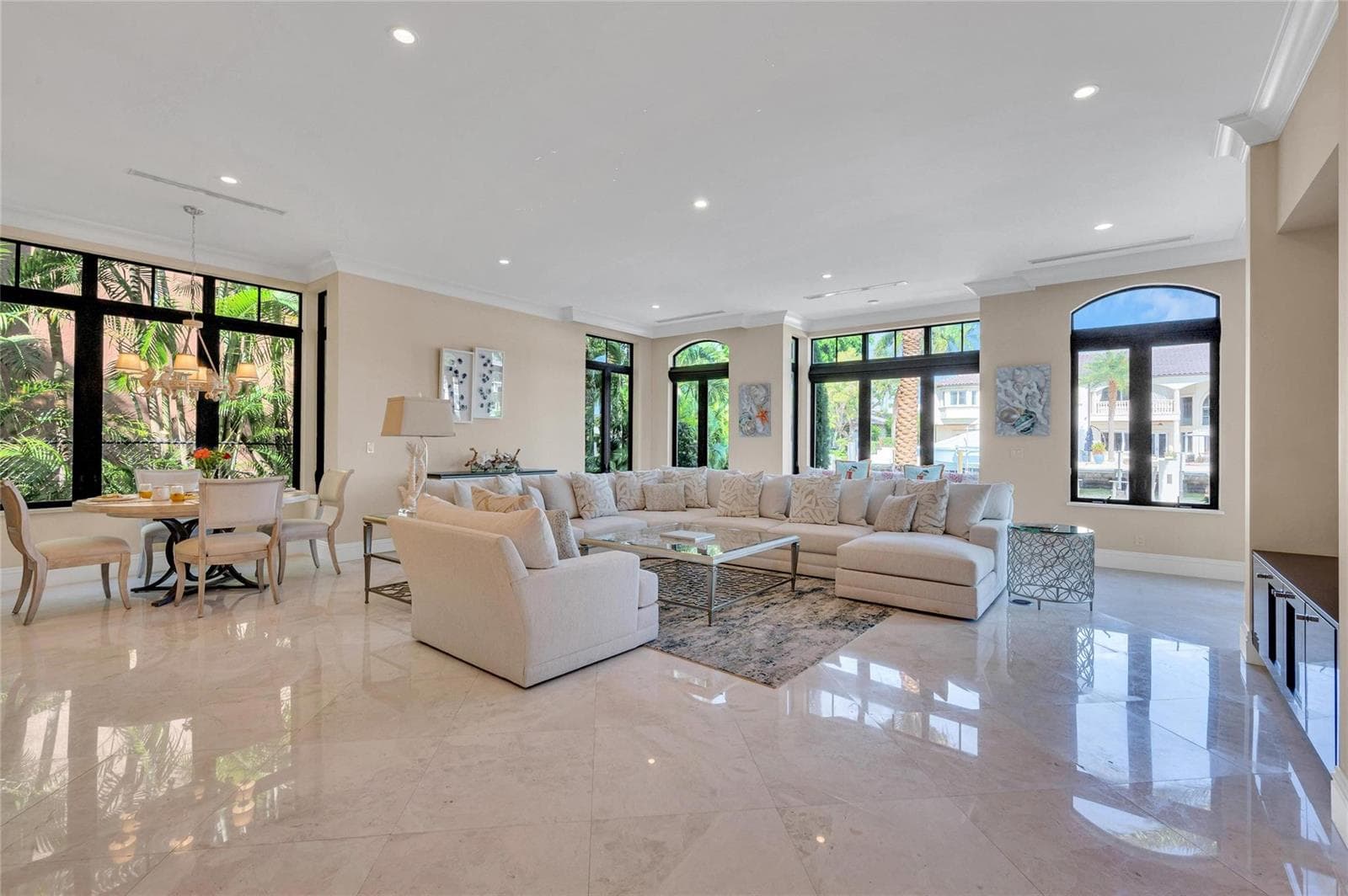 156 Fiesta Way photo 4