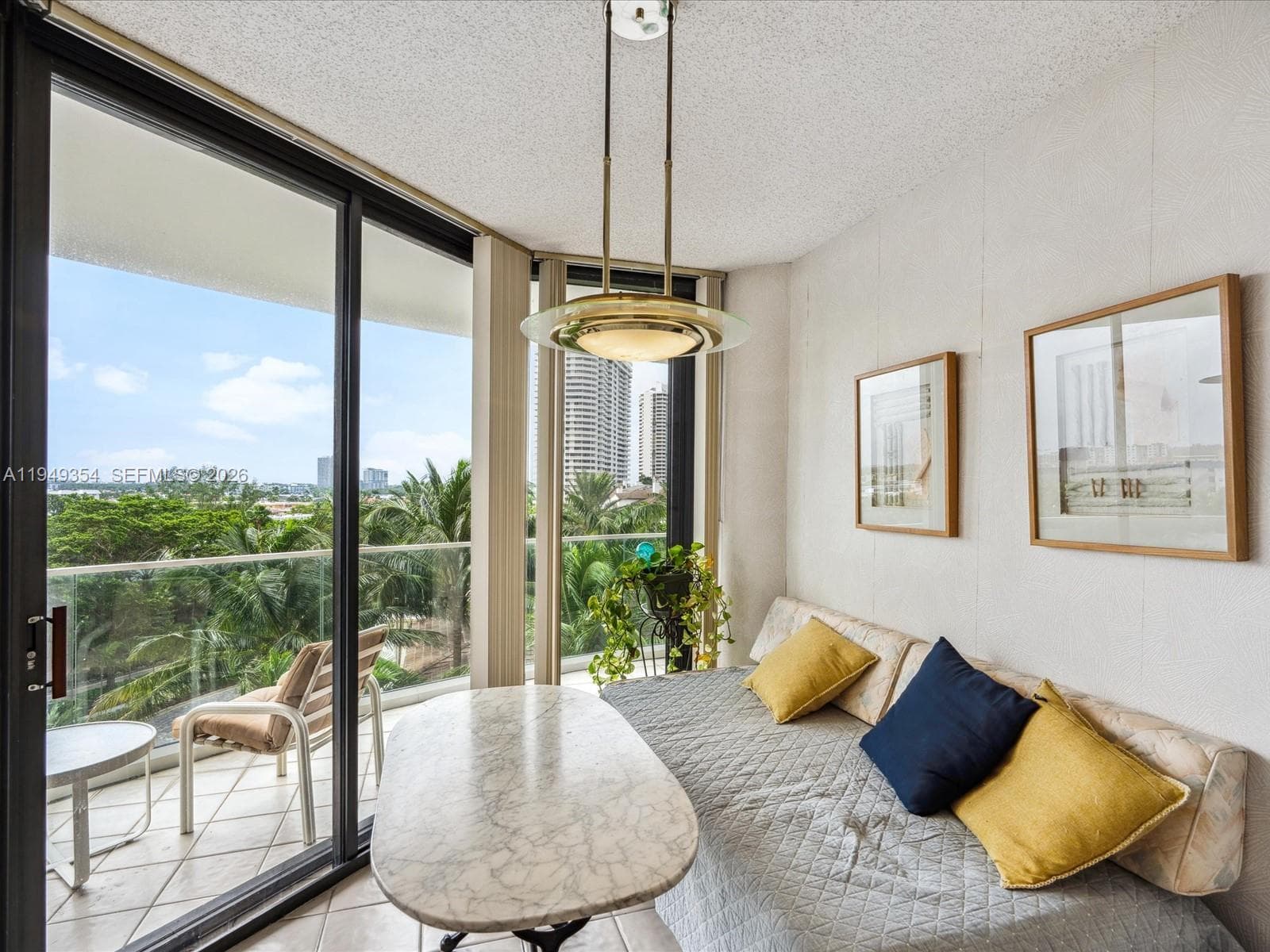 2800 Island Blvd 702 photo 9