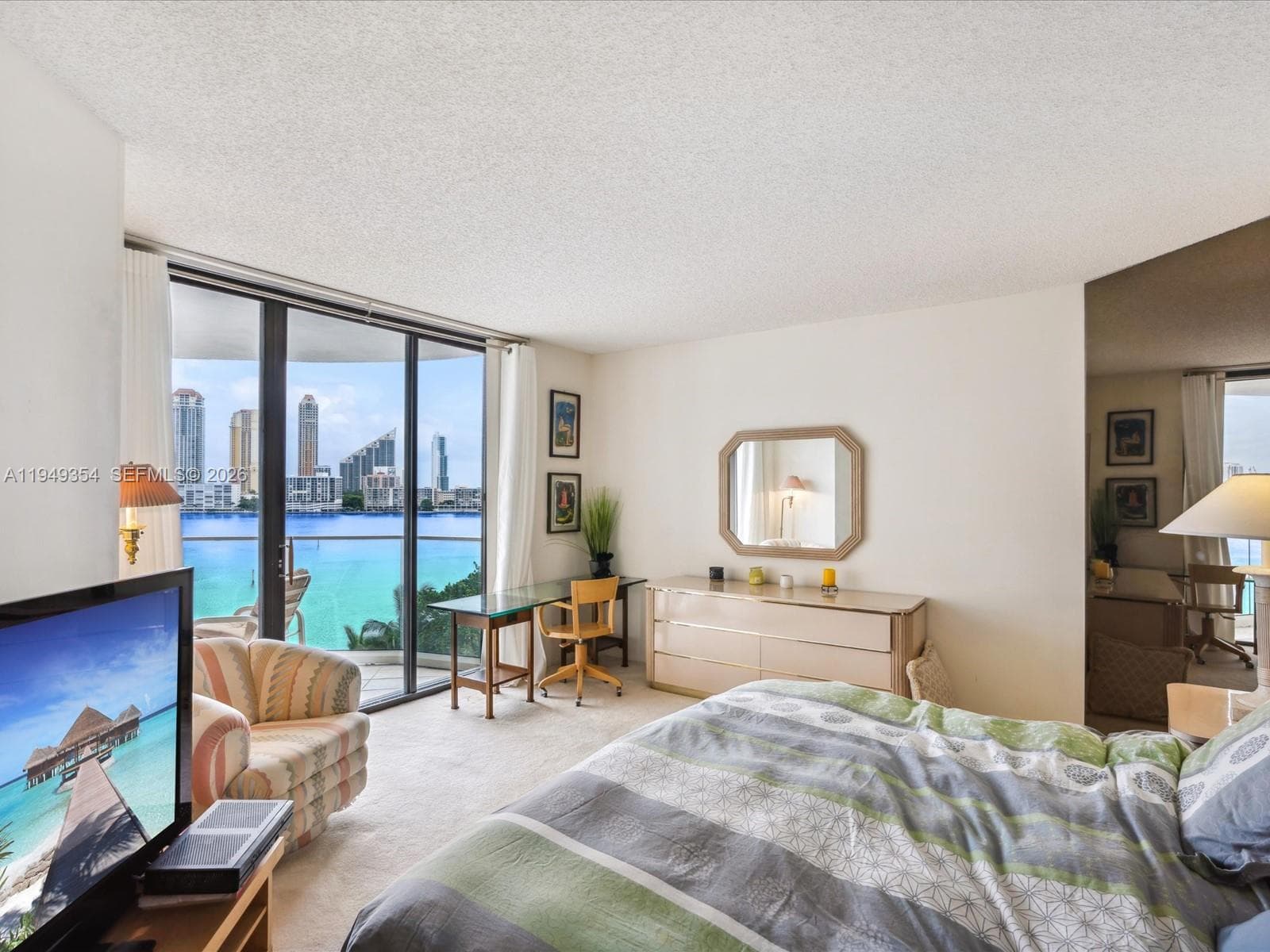 2800 Island Blvd 702 photo 19