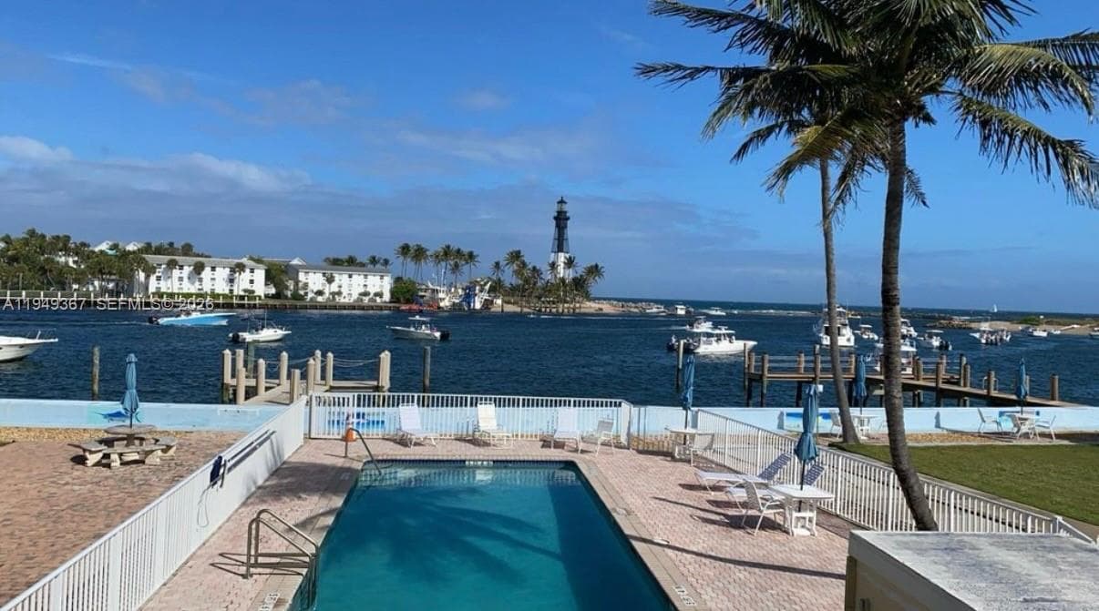 2508 Bay Dr 12 photo 2