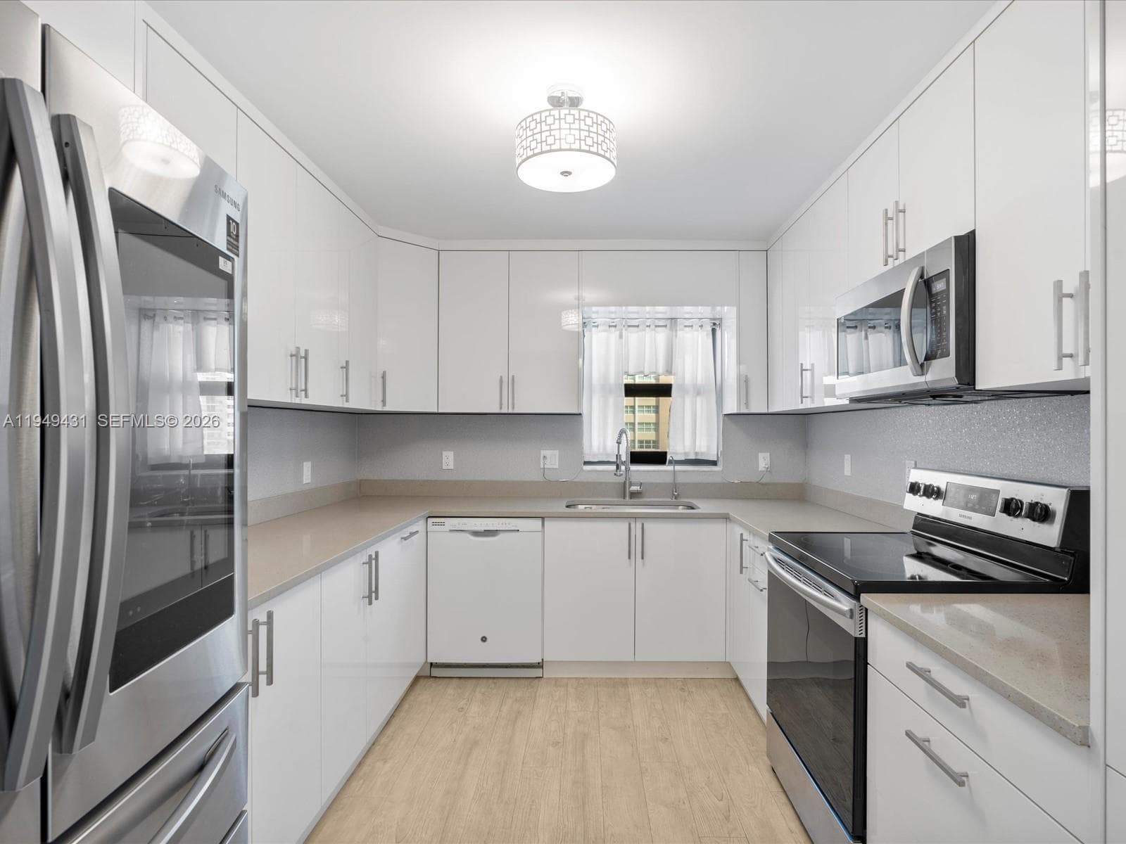 1500 Ocean Dr 3G photo 8