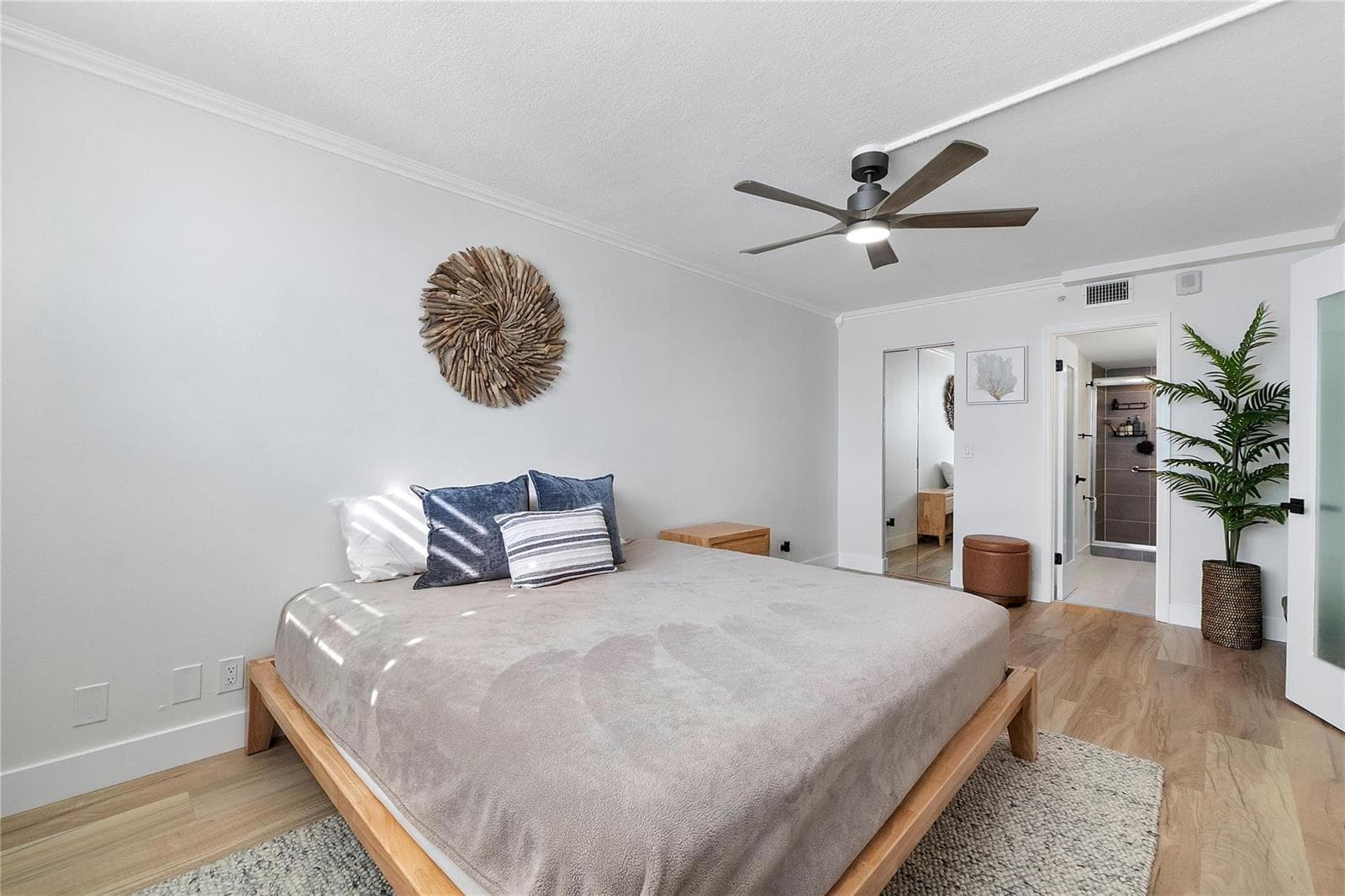 1505 N Riverside Drive 1003 photo 7
