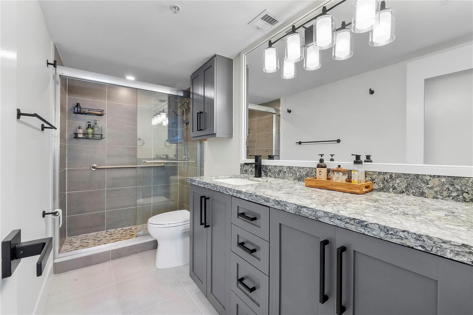 1505 N Riverside Drive 1003 photo 8