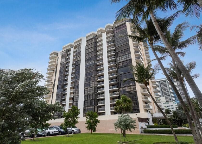 6423 Collins Ave 809 photo 16