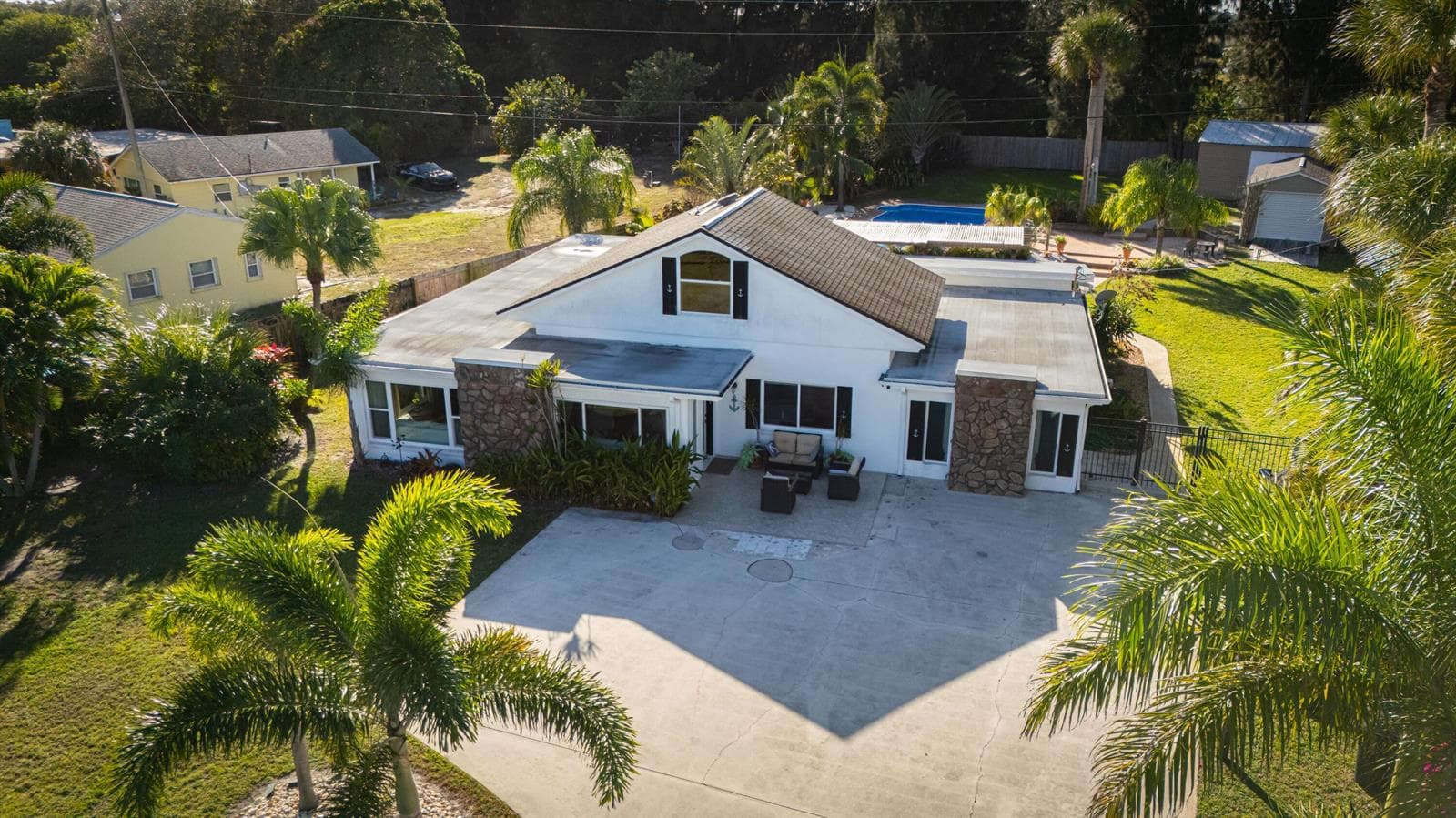 4751 S Indian River Drive photo 9