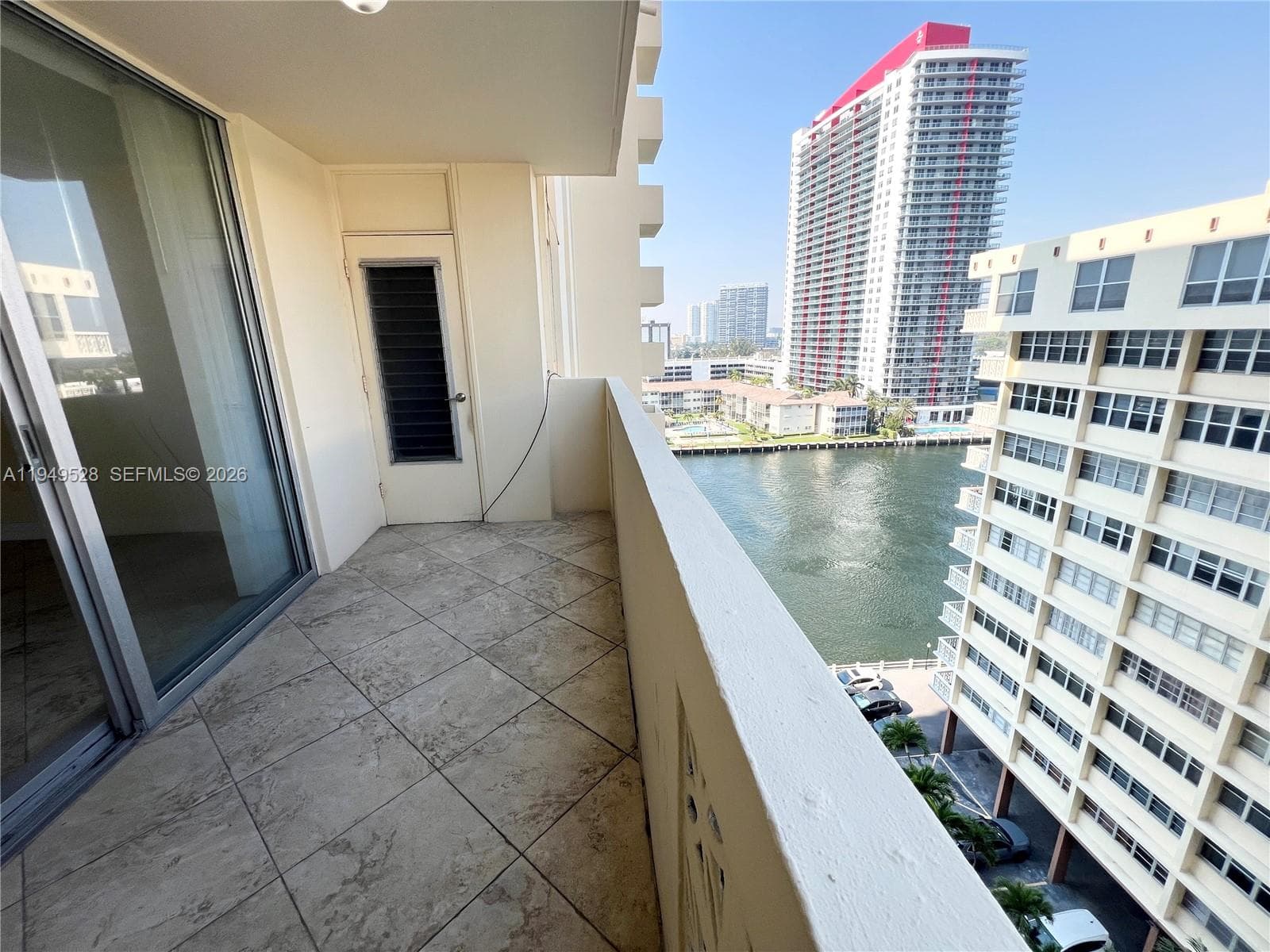 1833 S Ocean Dr 1109 photo 3