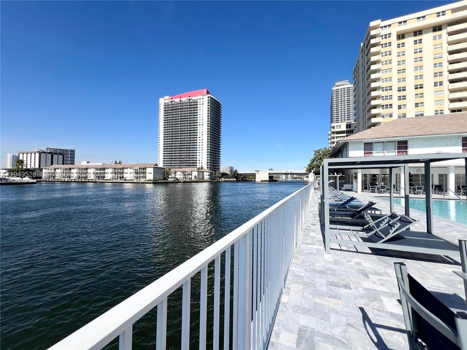 1833 S Ocean Dr 1109 photo 1