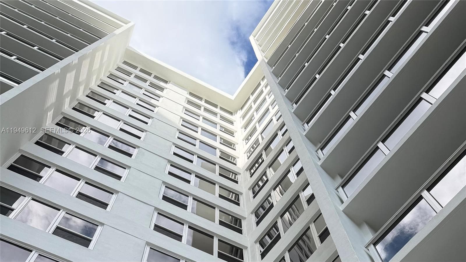 3505 Ocean Dr 311 photo 8